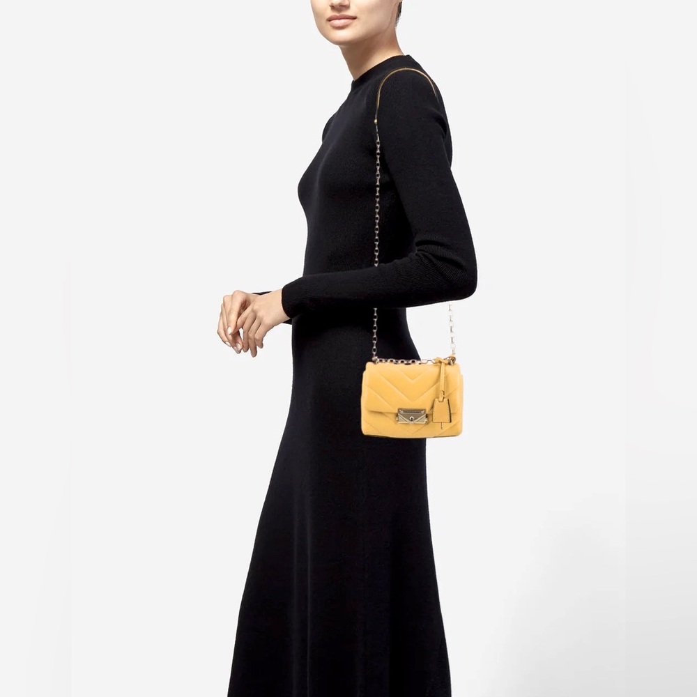 Michael Kors Quilted Chain Shoulder Bag 🎥 - Picture 4 of 11